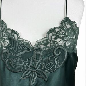 Elegant Lace Trim Satin Chemise